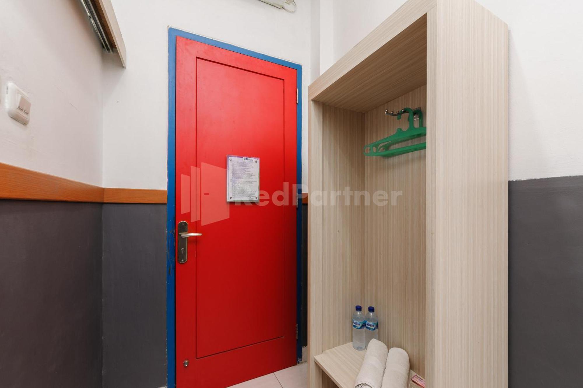 Ian Hotel Jaksa Mitra Reddoorz جاكرتا المظهر الخارجي الصورة